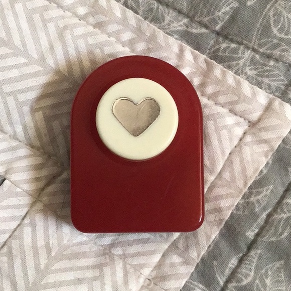 ❤️ Scrapbook Heart Punch - Picture 1 of 2